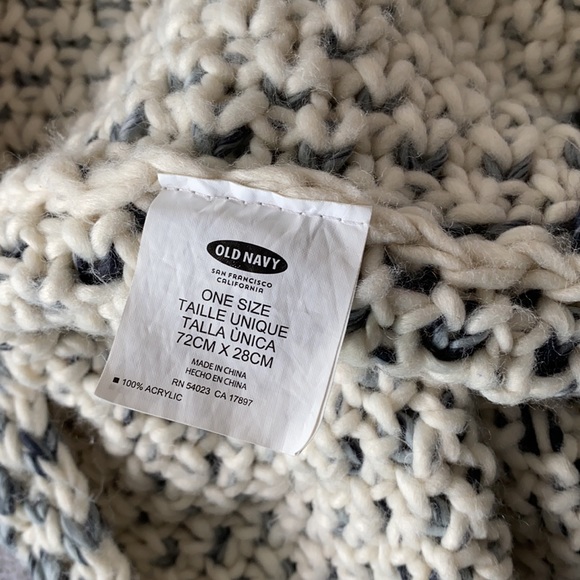 Ombré Black knit infinity scarf - Picture 3 of 3